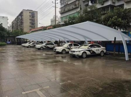 膜結構車棚的膜布拼接原因